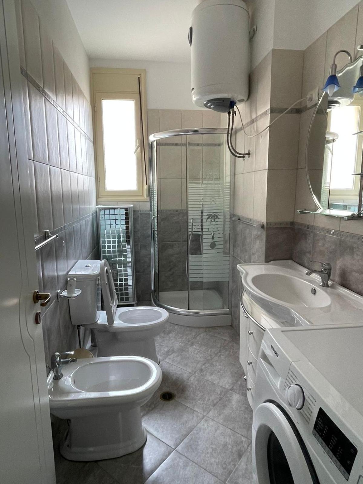 Visar Apartments Влёра Экстерьер фото